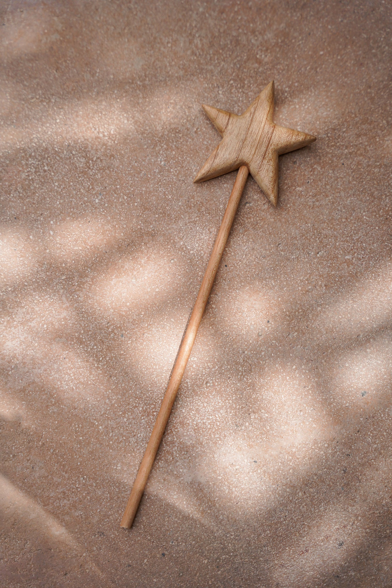 La varita mágica de la estrella de madera