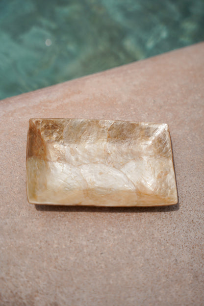 La fuente dorada de conchas marinas