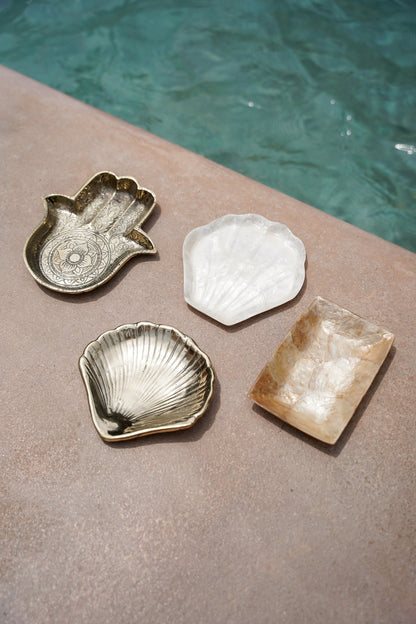 La fuente dorada de conchas marinas