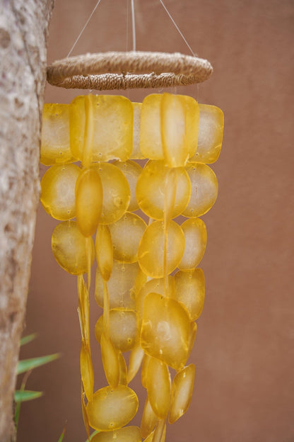 El colgante de concha dorada