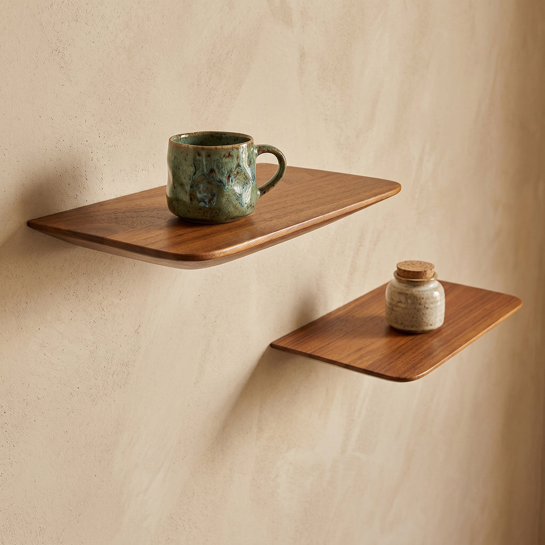 Estante de pared de teca Craftsman - juego de 2