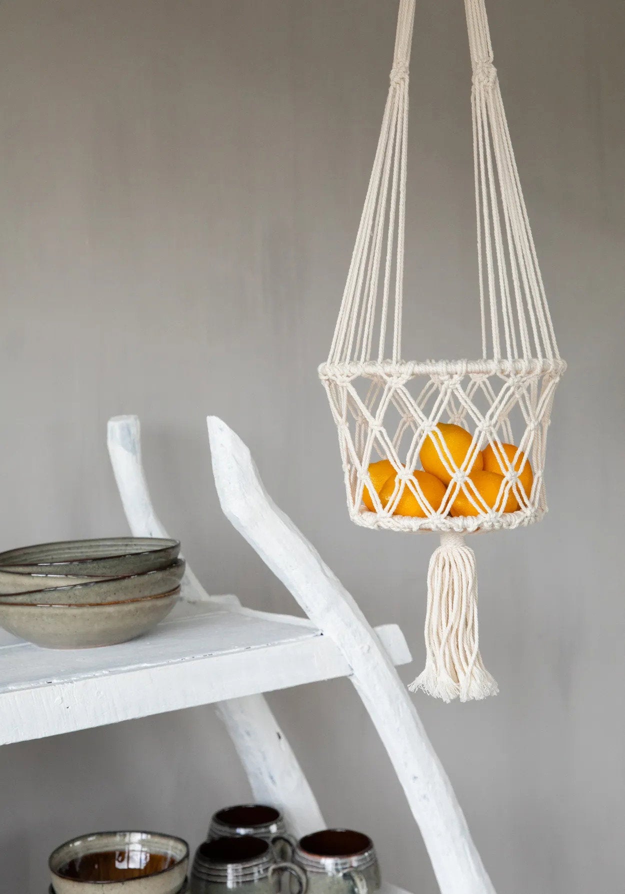 El soporte de macramé para plantas - blanco - M_40