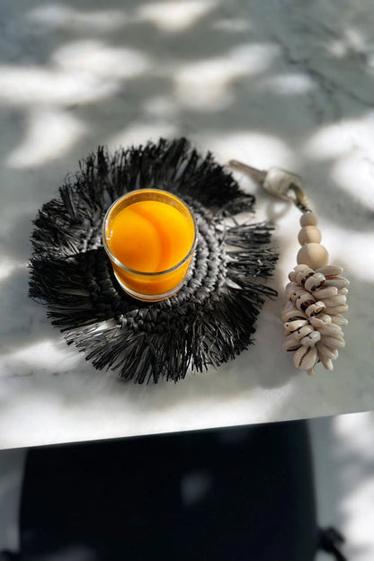 Posavasos de rafia con flecos - negro