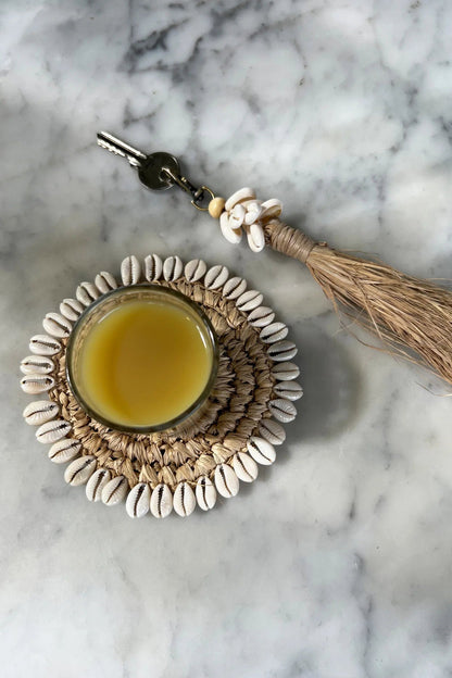El posavasos de rafia con conchas - Natural