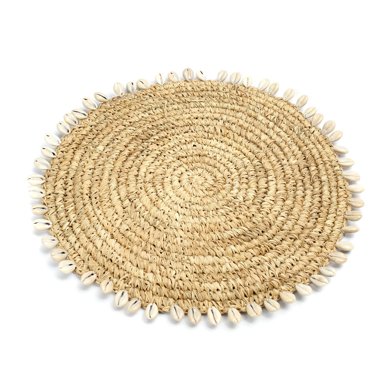 El salvamanteles de rafia con conchas - natural