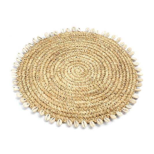 El salvamanteles de rafia con conchas - natural