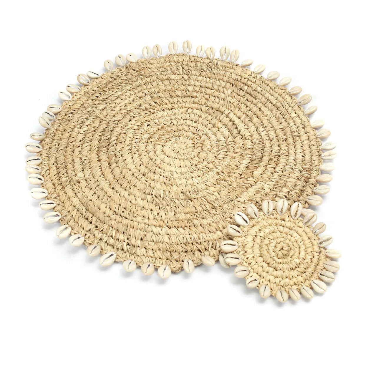 El salvamanteles de rafia con conchas - natural