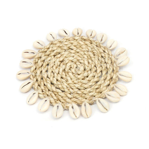 El salvamanteles de algas marinas con conchas - natural
