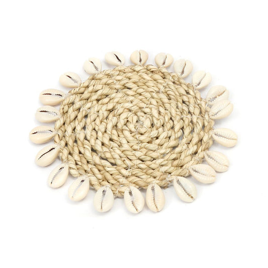 El salvamanteles de algas marinas con conchas - natural