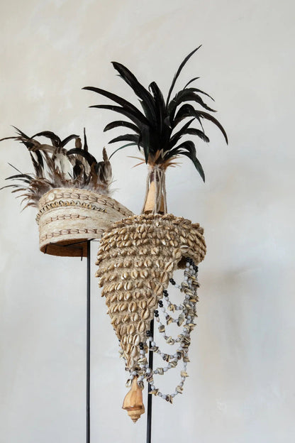 El sombrero de concha en soporte - Negro natural