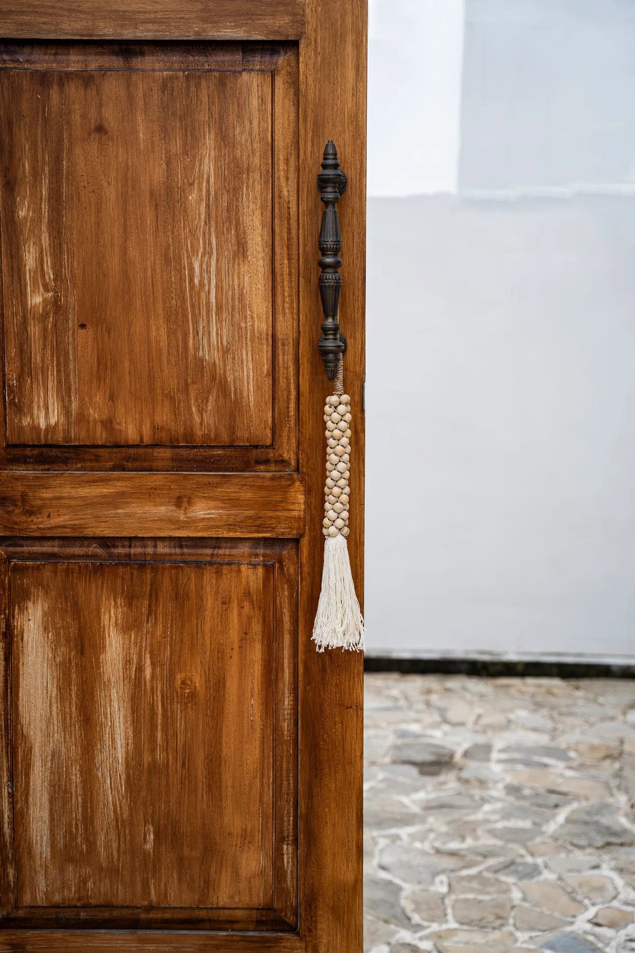 Cuentas de madera con borla de algodón - blanco natural