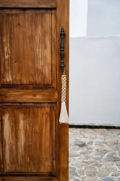 Cuentas de madera con borla de algodón - blanco natural