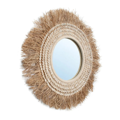 El espejo de raffia cowrie - blanco natural