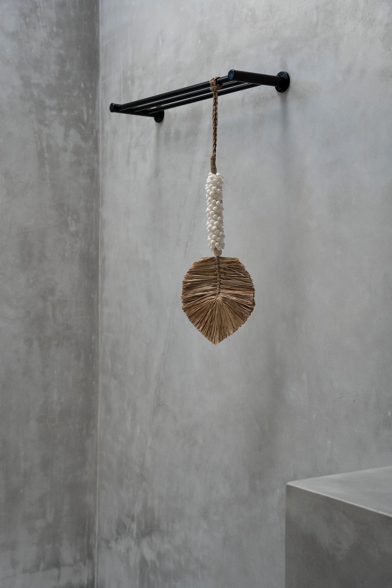 La brocha de rafia Shell - blanco/natural
