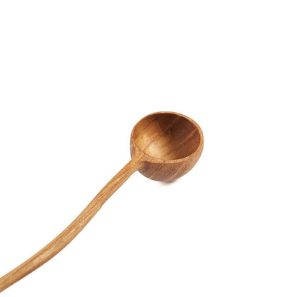 La cuchara dosificadora ZigZag de raíz de teca