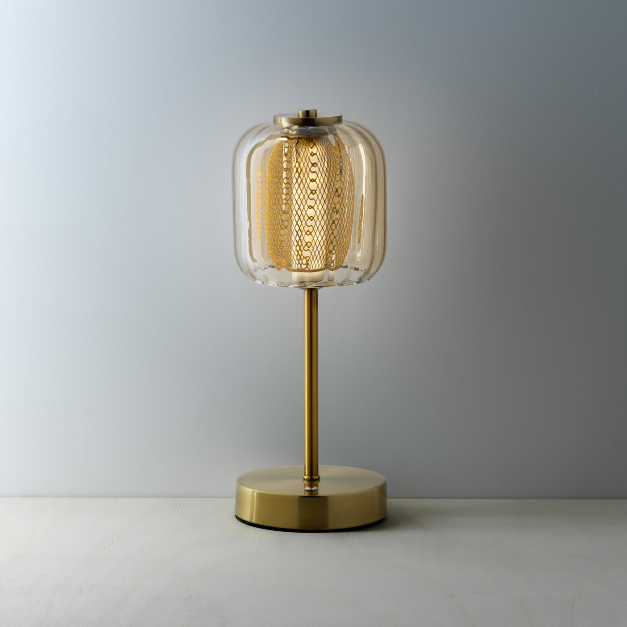 La lámpara de mesa LED Lighty Gaga