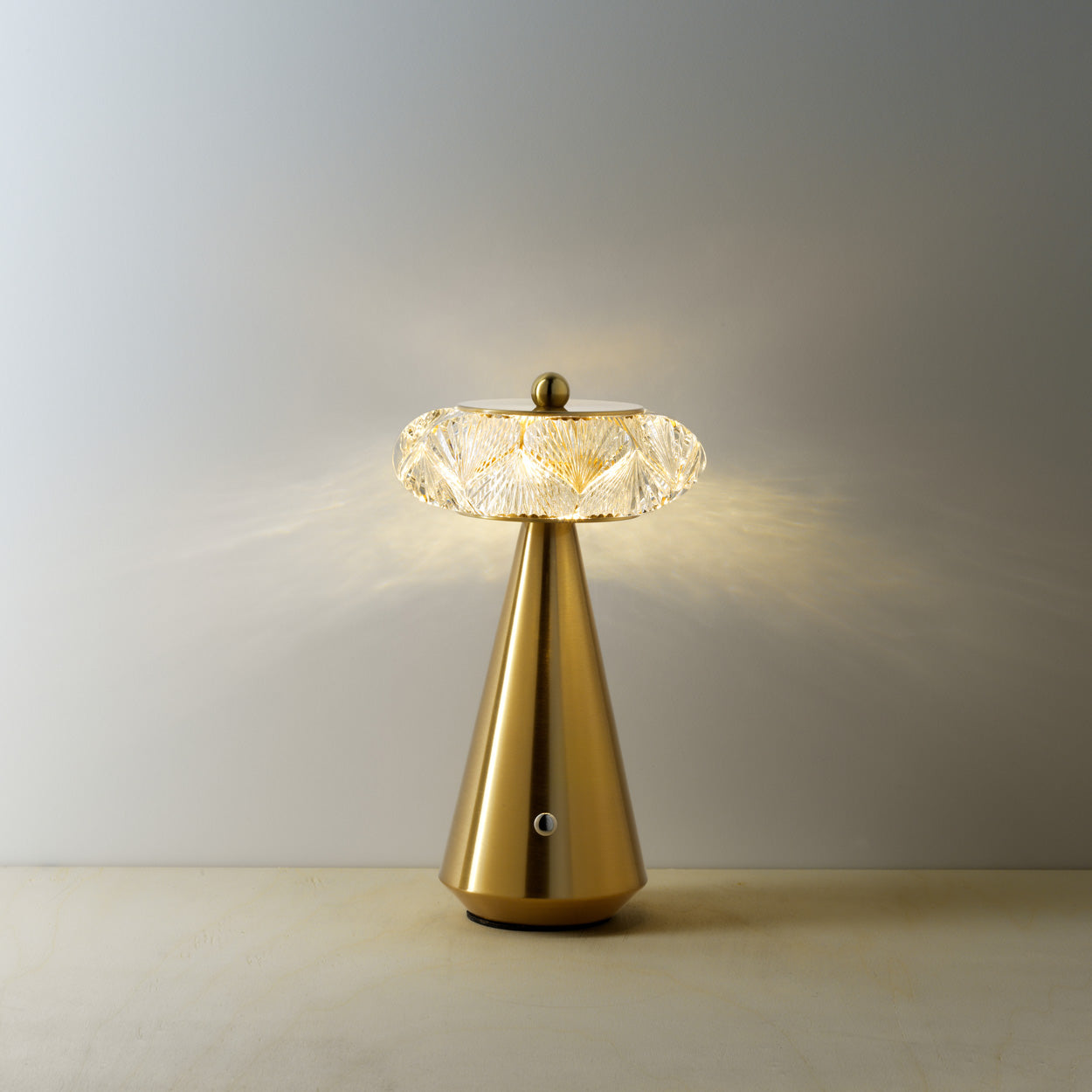 La lámpara de mesa LED Diamond Diva