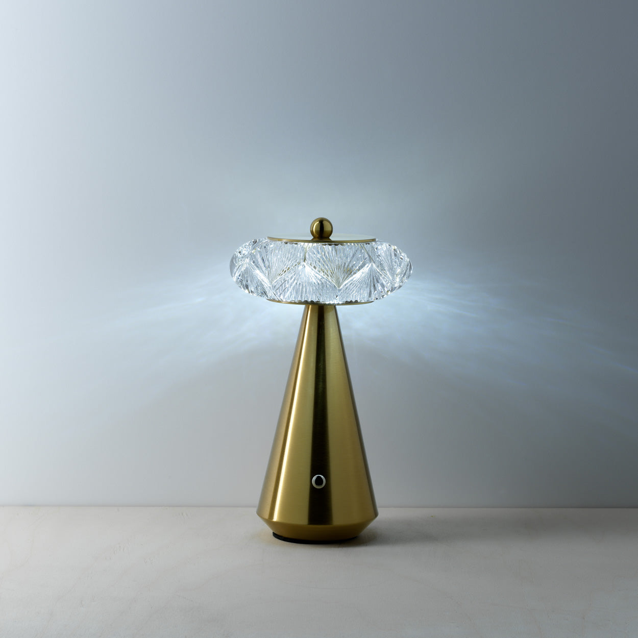 La lámpara de mesa LED Diamond Diva