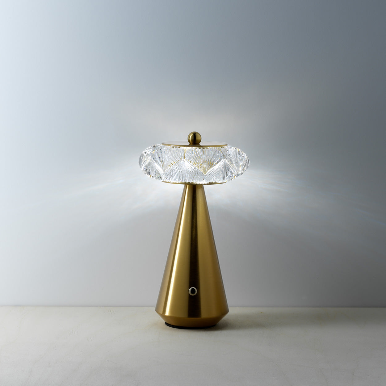 La lámpara de mesa LED Diamond Diva