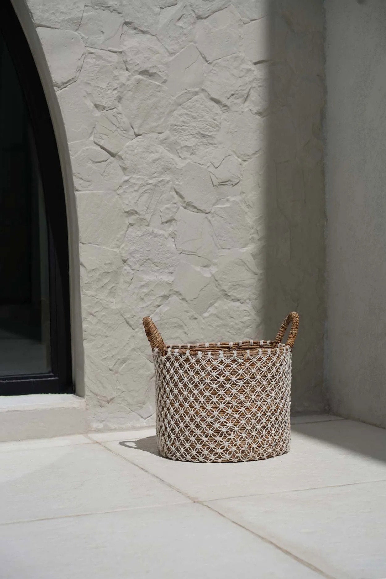 La cesta de macramé con punto de cruz - M