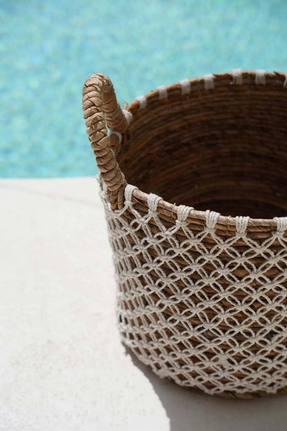 La cesta de macramé con punto de cruz - M