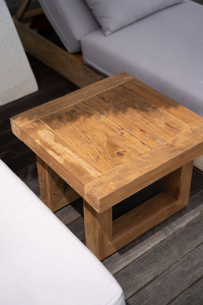 Mesa auxiliar de teca reciclada - natural