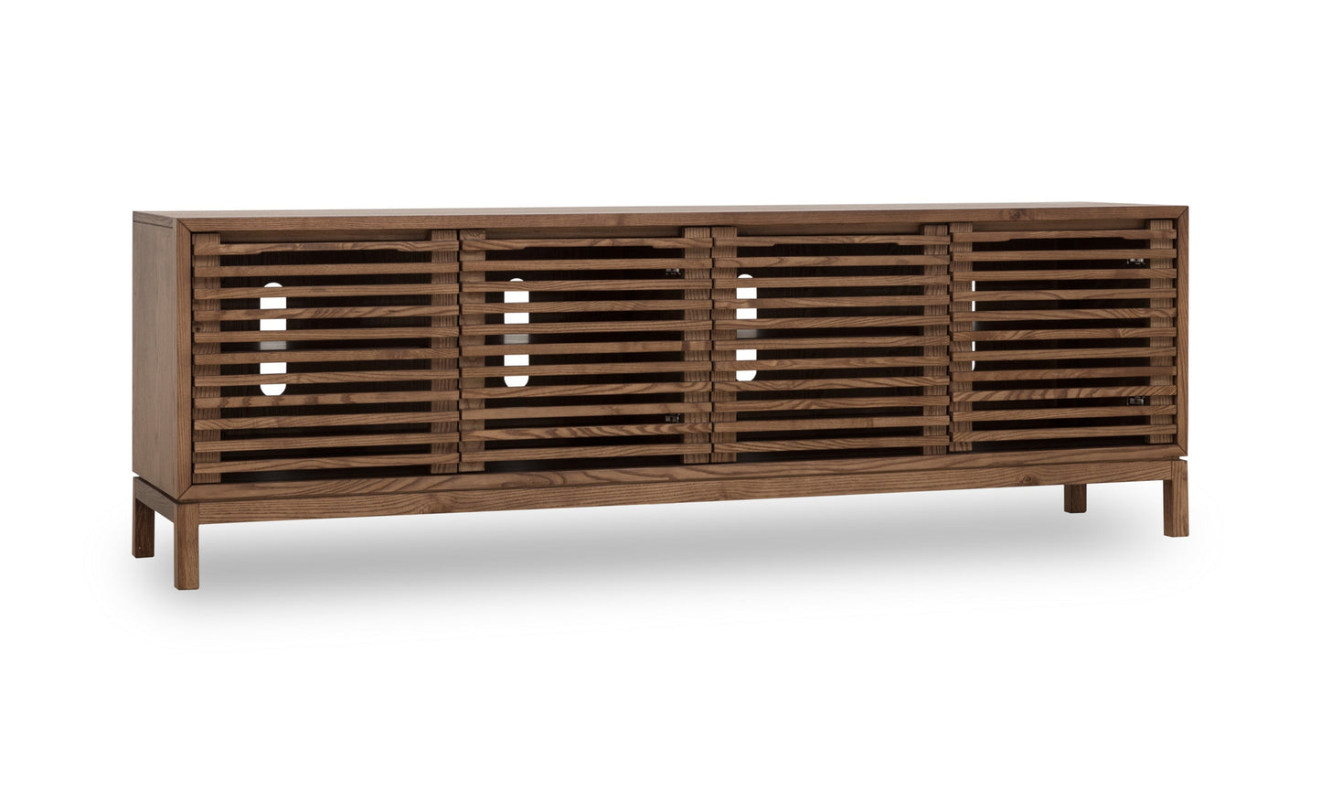 Mueble para televisor Tanner de madera de fresno de cuatro puertas en Roux