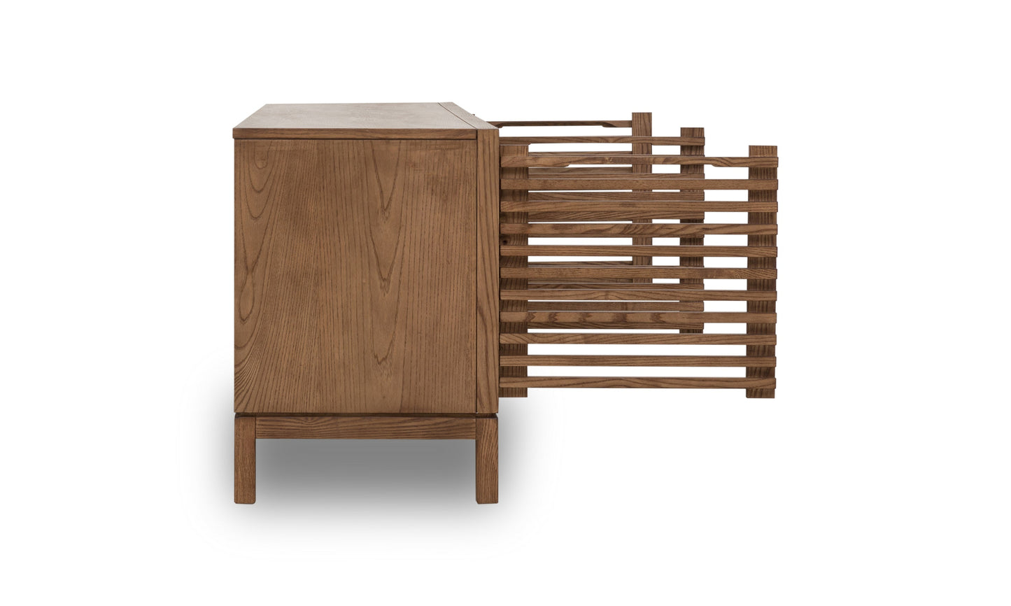 Mueble para televisor Tanner de madera de fresno de cuatro puertas en Roux