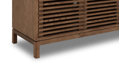 Mueble para televisor Tanner de madera de fresno de cuatro puertas en Roux