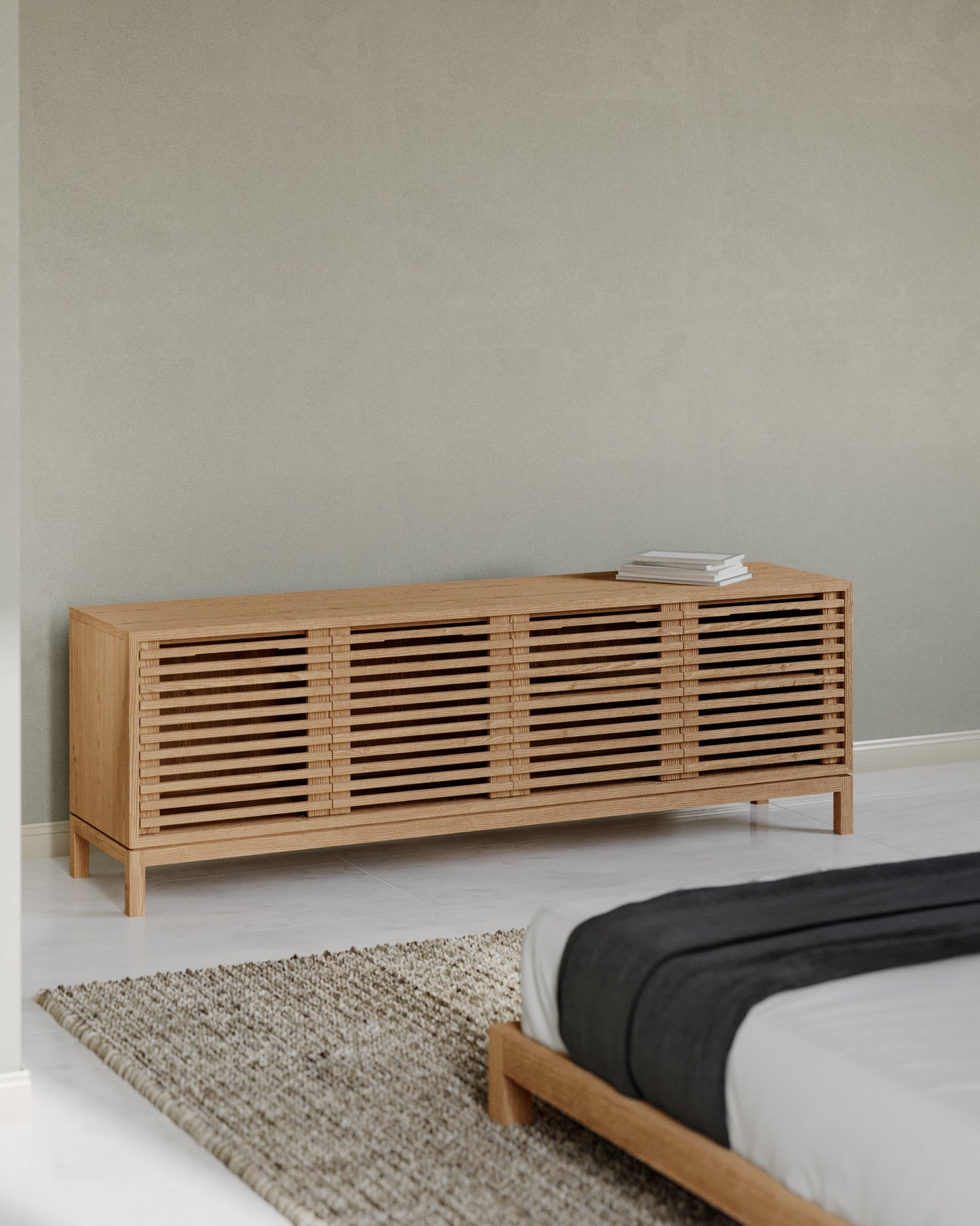 Mueble consola Tanner de cuatro puertas en fresno teñido de lino