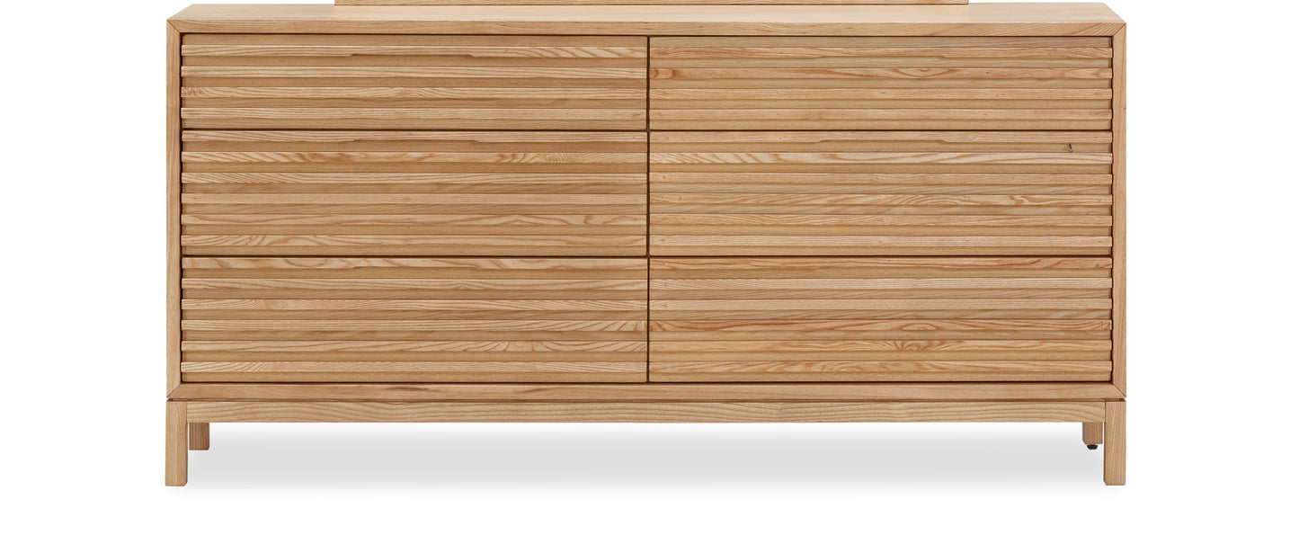 Cómoda Tanner de madera de fresno con seis cajones en color lino