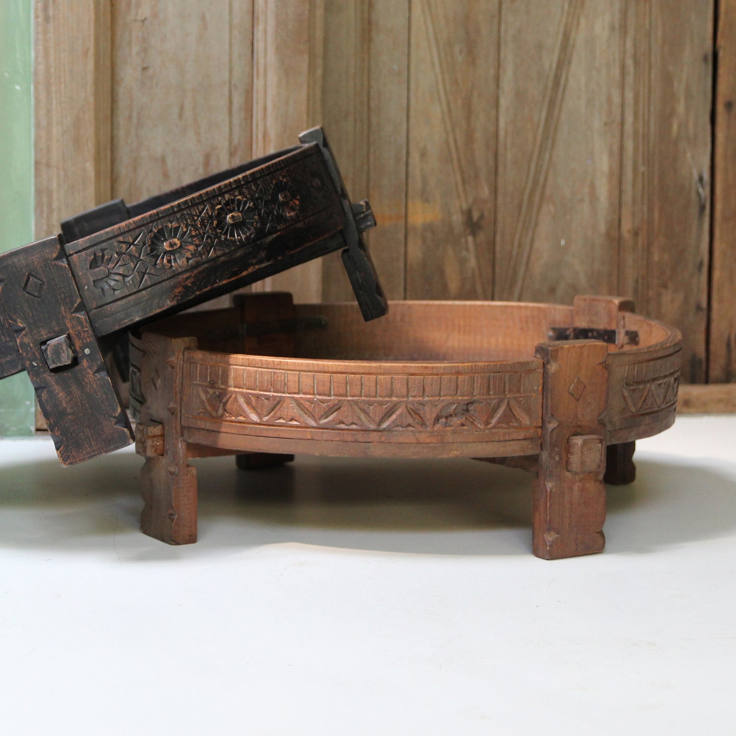 Mesa auxiliar Chakki marrón
