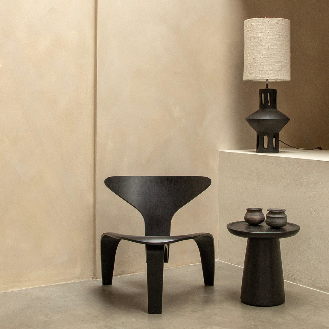 Mesa auxiliar de teca negra Dusk - negra