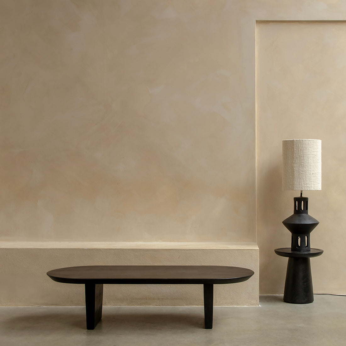 Mesa auxiliar de teca negra Dusk - negra